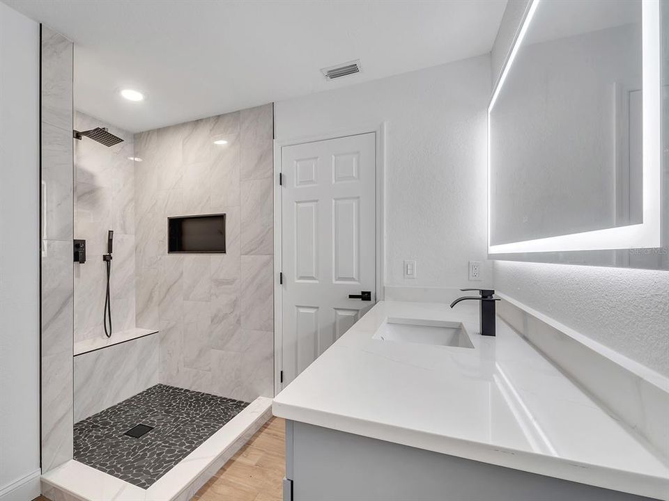 合同活跃: $535,000 (4 贝兹, 2 浴室, 2171 平方英尺)