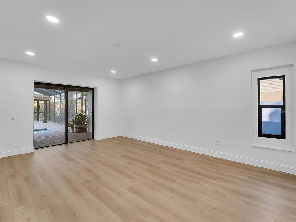 合同活跃: $535,000 (4 贝兹, 2 浴室, 2171 平方英尺)