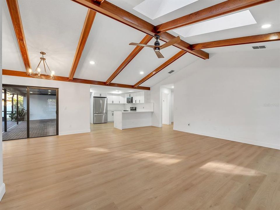 合同活跃: $535,000 (4 贝兹, 2 浴室, 2171 平方英尺)