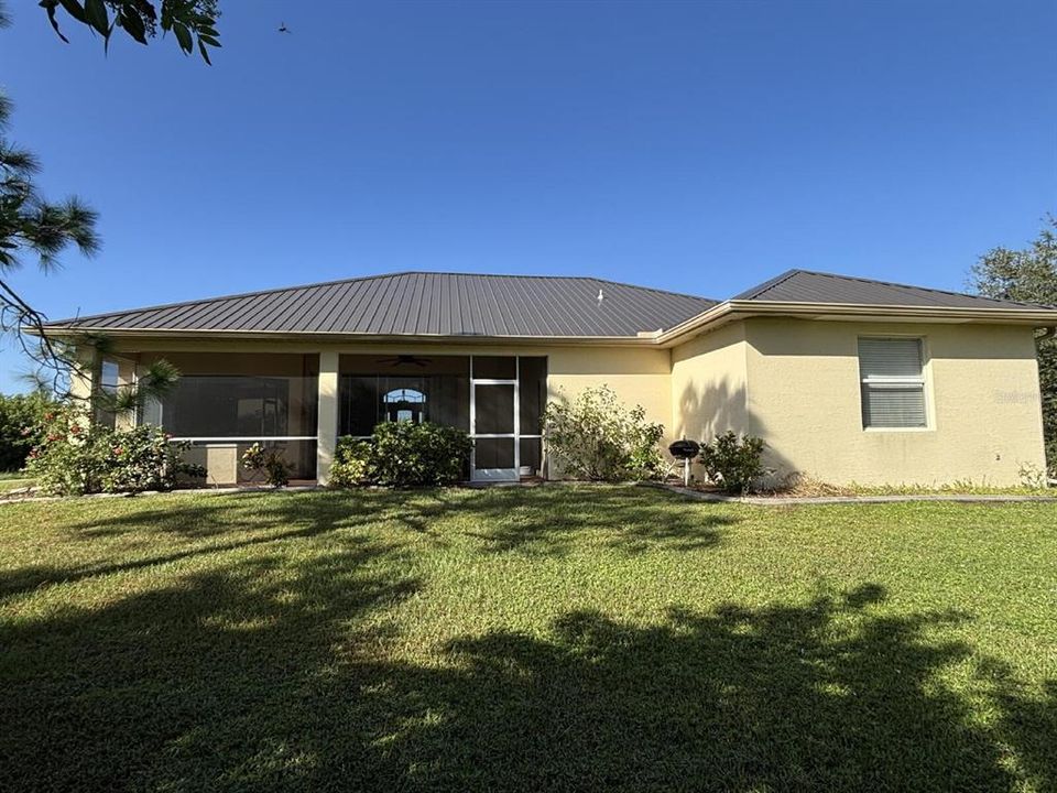 For Rent: $1,850 (3 beds, 2 baths, 1980 Square Feet)