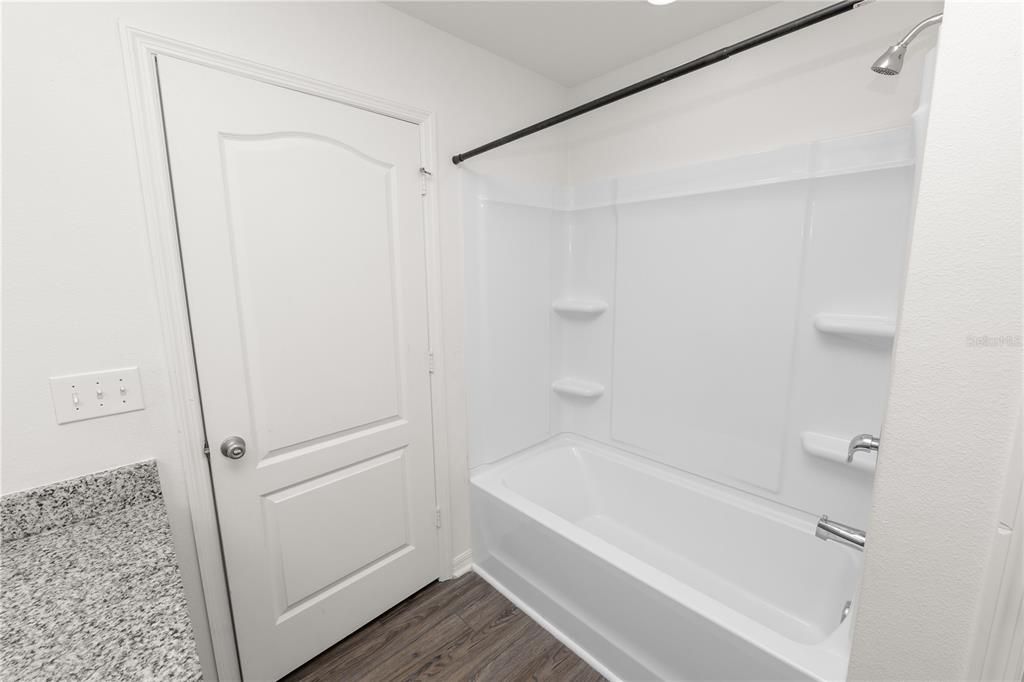 En Venta: $320,000 (4 camas, 2 baños, 1707 Pies cuadrados)