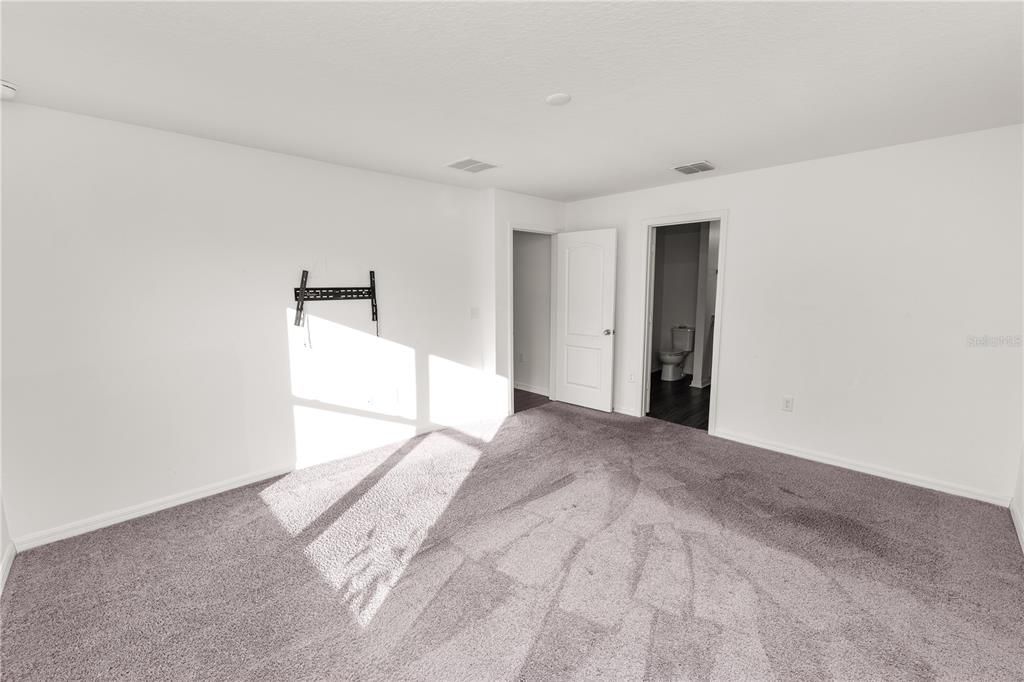 En Venta: $320,000 (4 camas, 2 baños, 1707 Pies cuadrados)