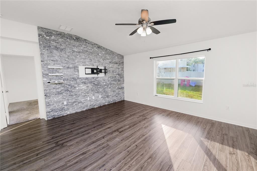 En Venta: $320,000 (4 camas, 2 baños, 1707 Pies cuadrados)