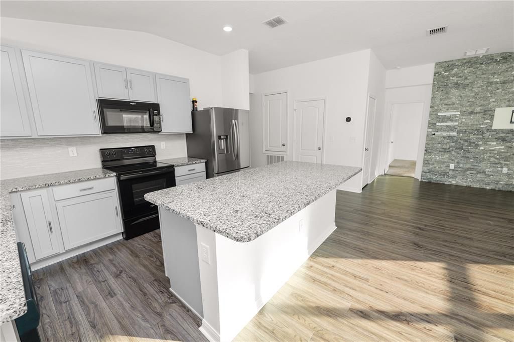 En Venta: $320,000 (4 camas, 2 baños, 1707 Pies cuadrados)