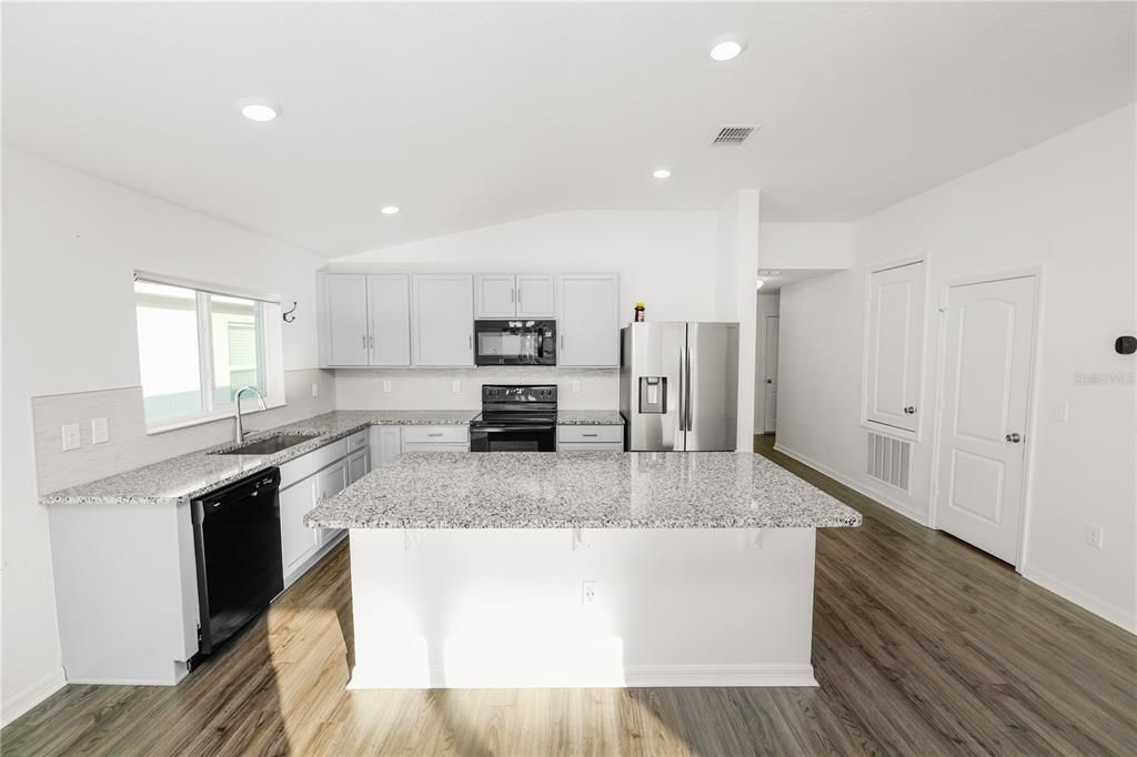 En Venta: $320,000 (4 camas, 2 baños, 1707 Pies cuadrados)