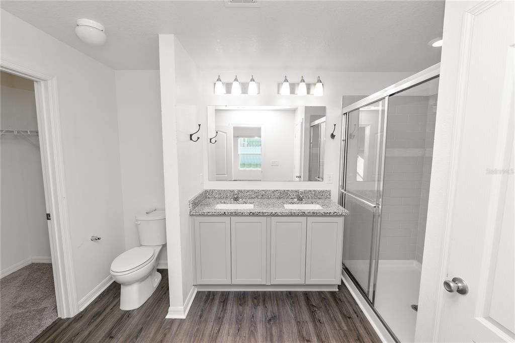 En Venta: $320,000 (4 camas, 2 baños, 1707 Pies cuadrados)