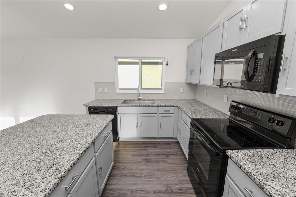 En Venta: $320,000 (4 camas, 2 baños, 1707 Pies cuadrados)