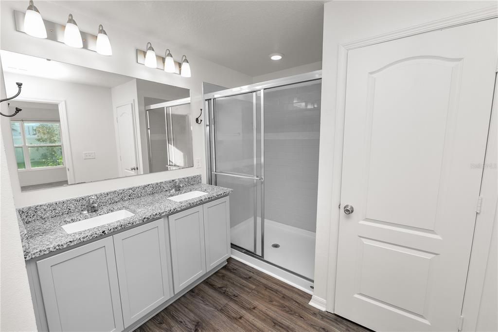 En Venta: $320,000 (4 camas, 2 baños, 1707 Pies cuadrados)