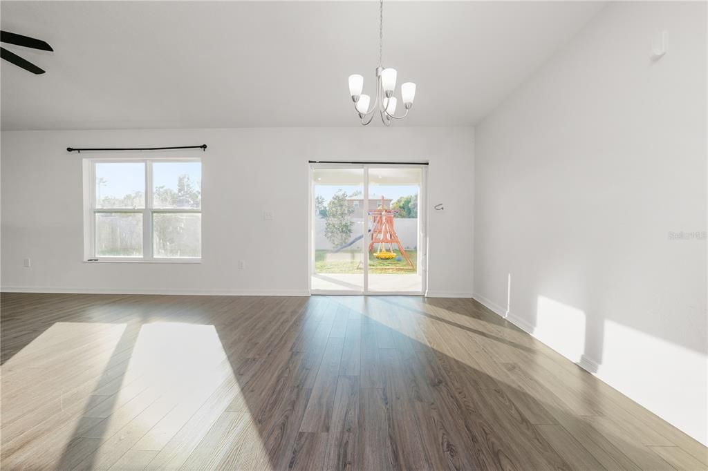 En Venta: $320,000 (4 camas, 2 baños, 1707 Pies cuadrados)