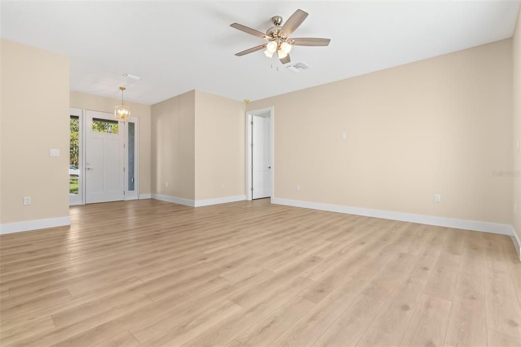 На продажу: $399,900 (3 спален, 2 ванн, 1842 Квадратных фут)