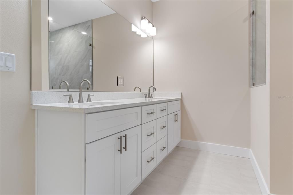 На продажу: $399,900 (3 спален, 2 ванн, 1842 Квадратных фут)