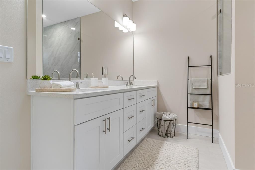 На продажу: $399,900 (3 спален, 2 ванн, 1842 Квадратных фут)