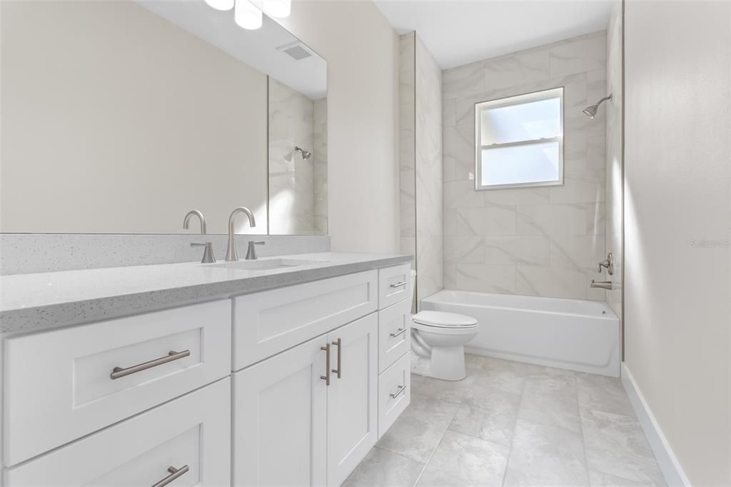 На продажу: $399,900 (3 спален, 2 ванн, 1842 Квадратных фут)