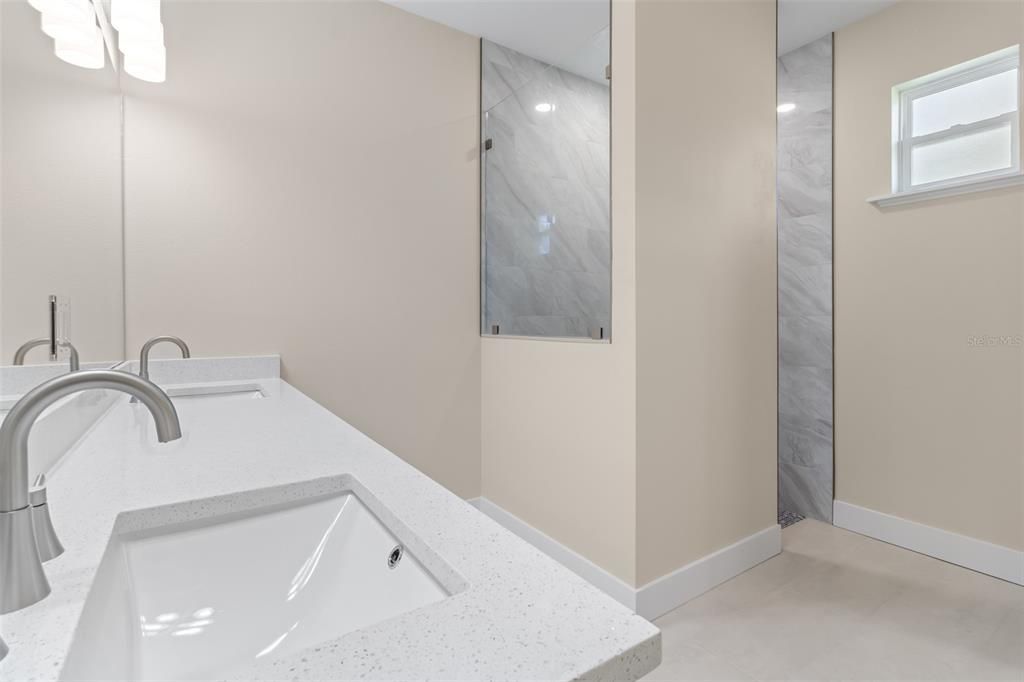 На продажу: $399,900 (3 спален, 2 ванн, 1842 Квадратных фут)