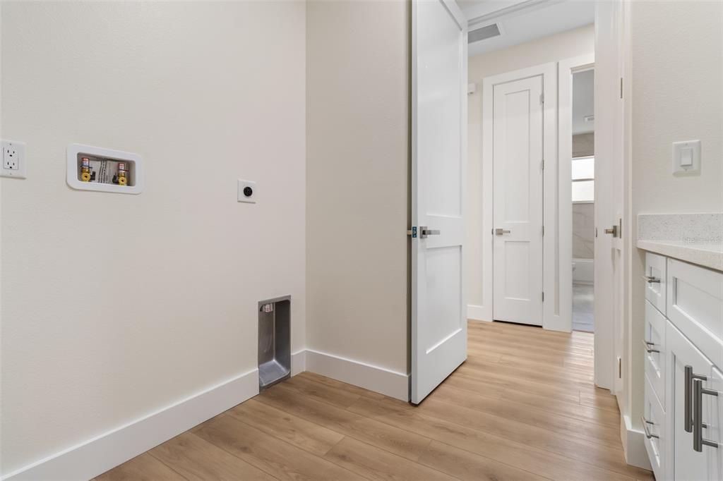 На продажу: $399,900 (3 спален, 2 ванн, 1842 Квадратных фут)