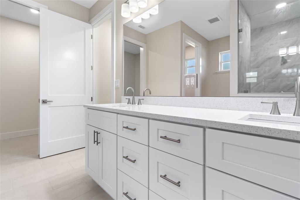 На продажу: $399,900 (3 спален, 2 ванн, 1842 Квадратных фут)