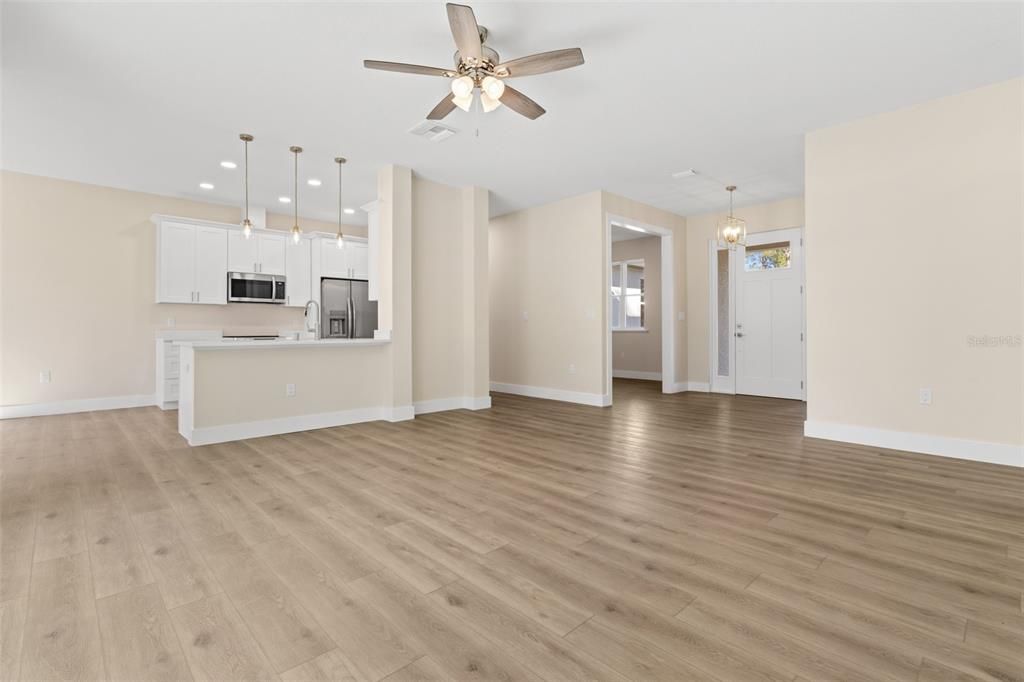 На продажу: $399,900 (3 спален, 2 ванн, 1842 Квадратных фут)