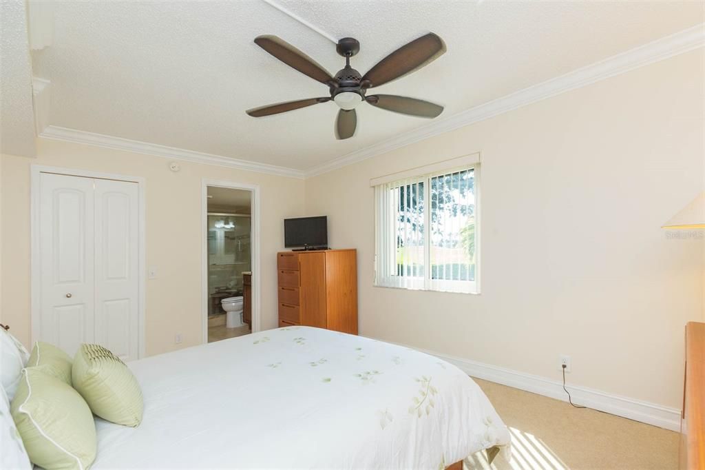 На продажу: $364,900 (2 спален, 2 ванн, 960 Квадратных фут)