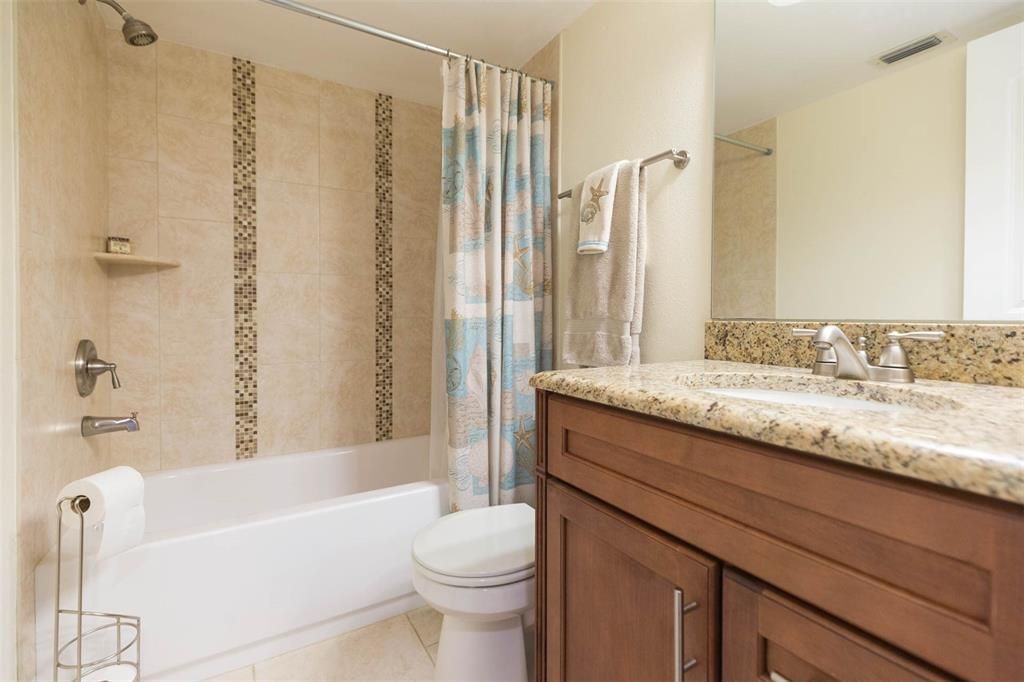 На продажу: $364,900 (2 спален, 2 ванн, 960 Квадратных фут)