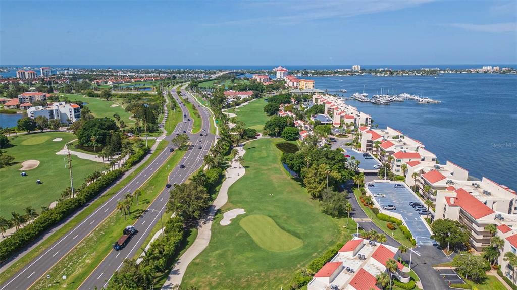 На продажу: $364,900 (2 спален, 2 ванн, 960 Квадратных фут)