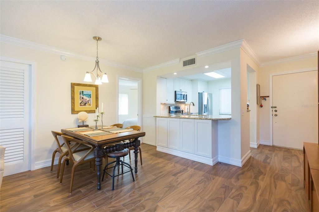 На продажу: $364,900 (2 спален, 2 ванн, 960 Квадратных фут)