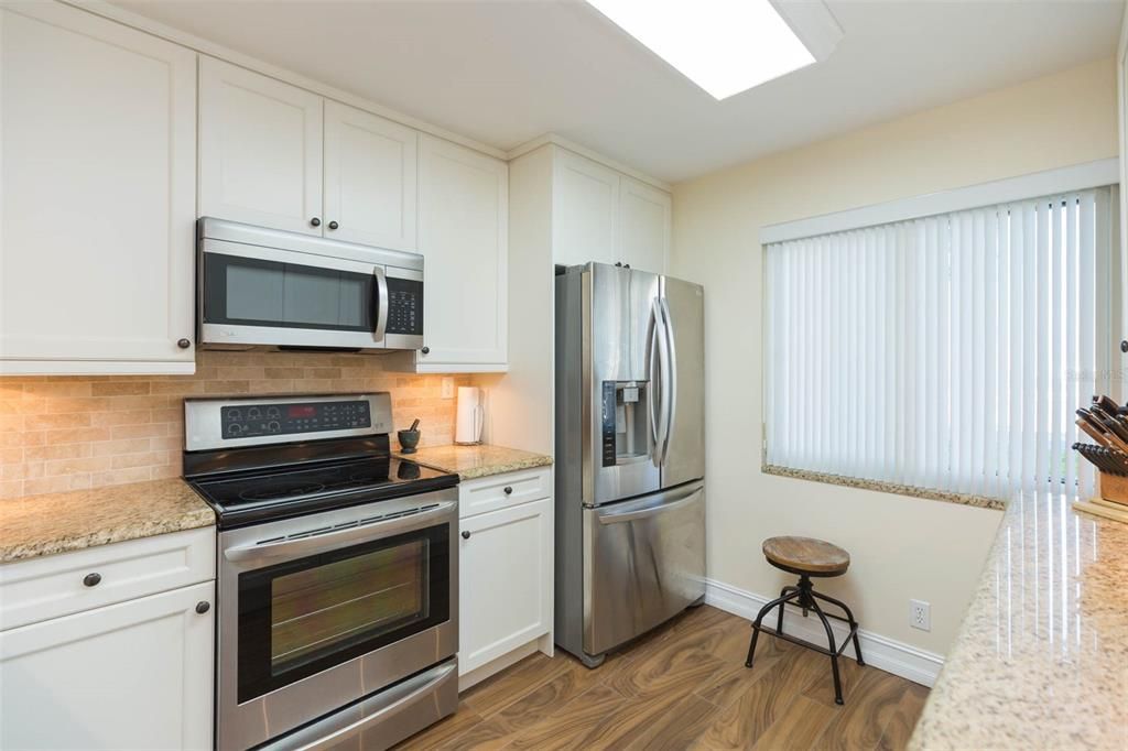 На продажу: $364,900 (2 спален, 2 ванн, 960 Квадратных фут)