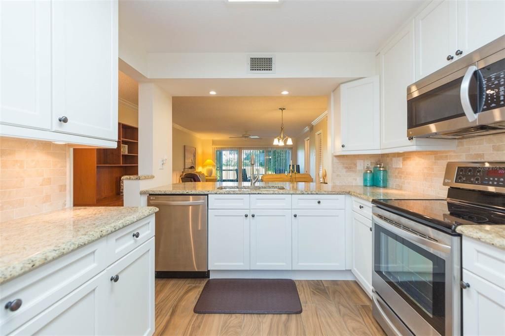 На продажу: $364,900 (2 спален, 2 ванн, 960 Квадратных фут)