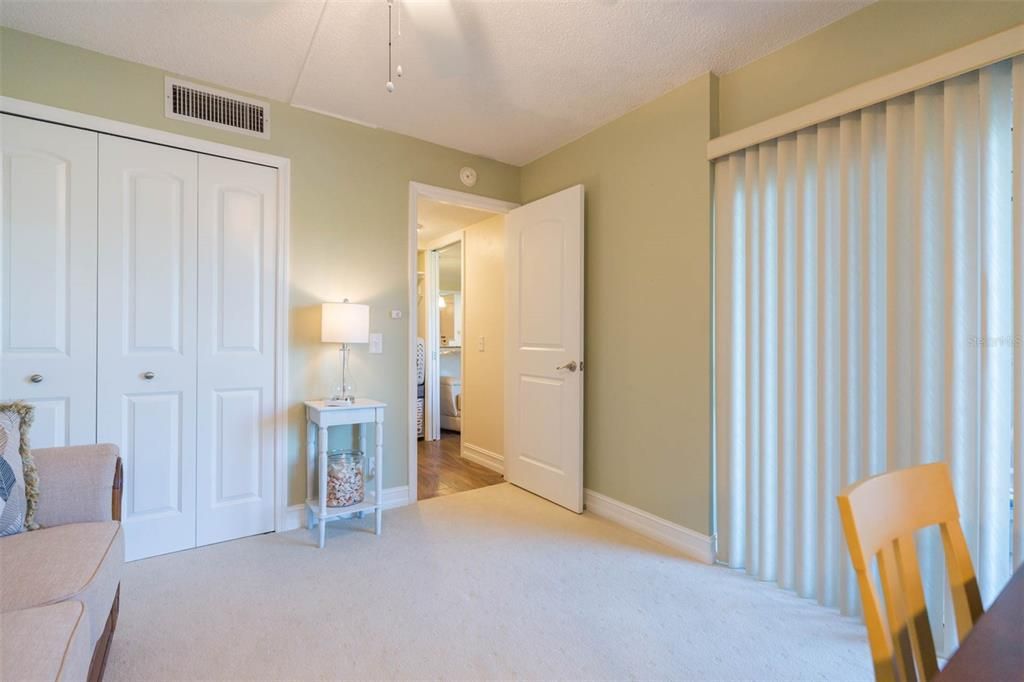 На продажу: $364,900 (2 спален, 2 ванн, 960 Квадратных фут)