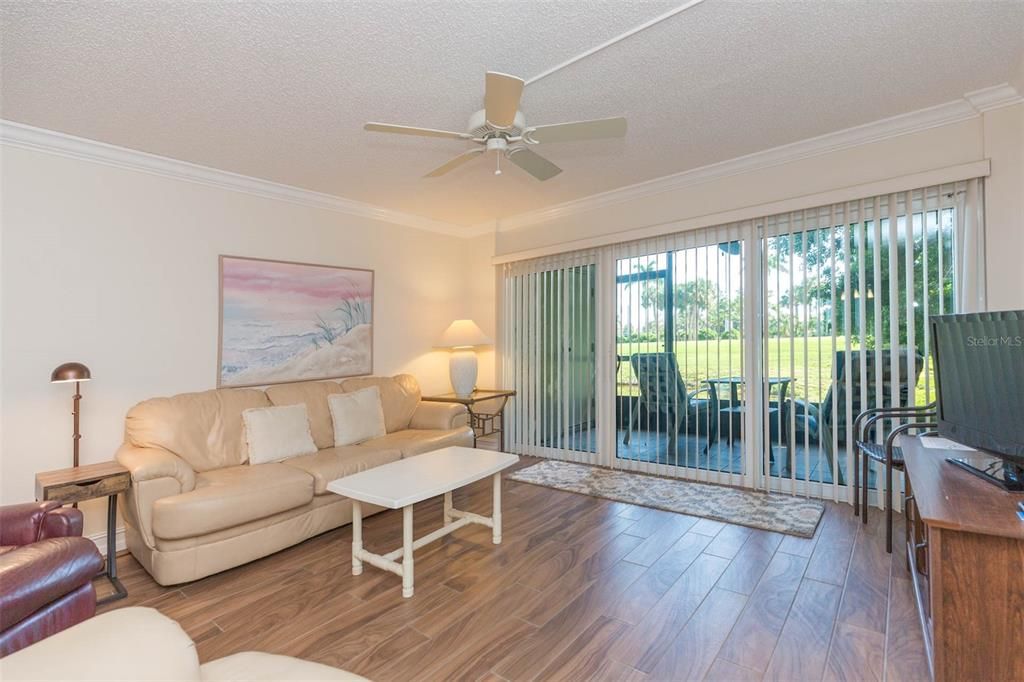 На продажу: $364,900 (2 спален, 2 ванн, 960 Квадратных фут)