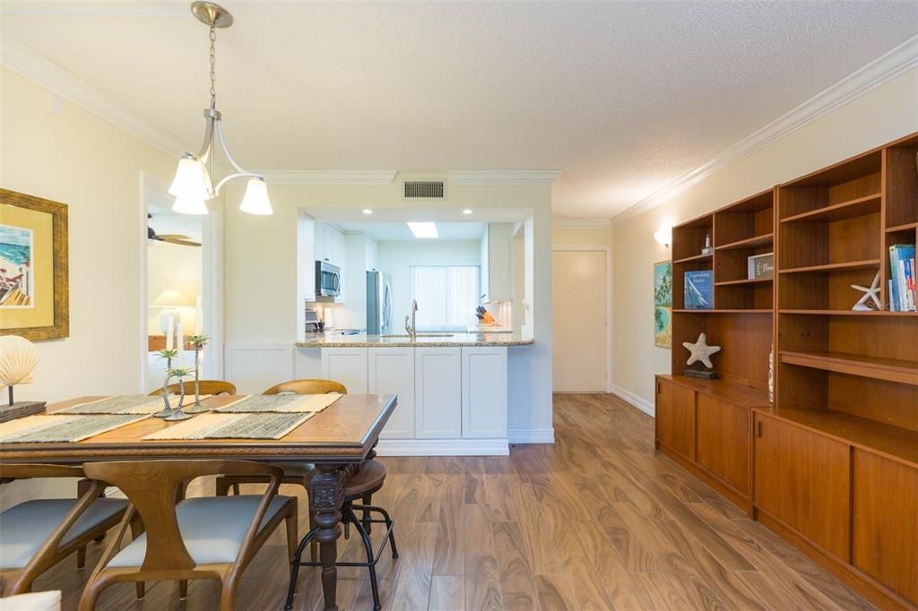 На продажу: $364,900 (2 спален, 2 ванн, 960 Квадратных фут)