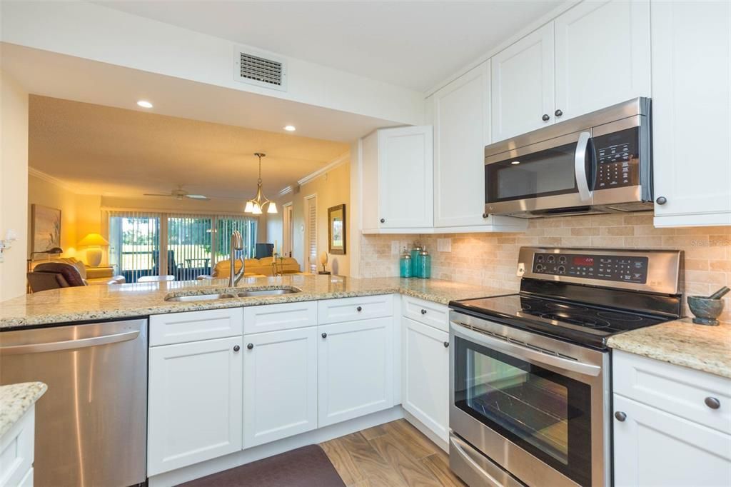 На продажу: $364,900 (2 спален, 2 ванн, 960 Квадратных фут)