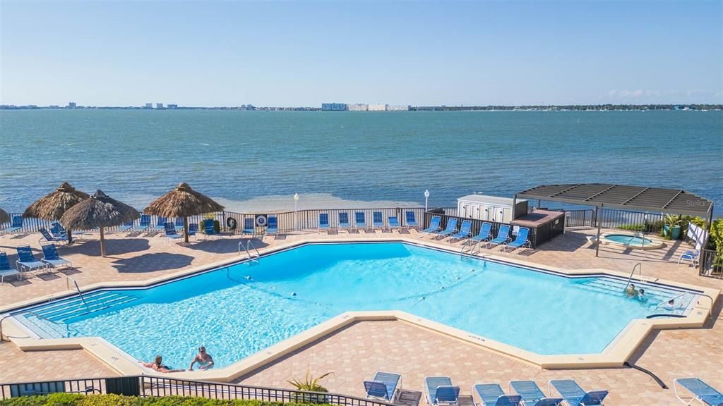 На продажу: $364,900 (2 спален, 2 ванн, 960 Квадратных фут)