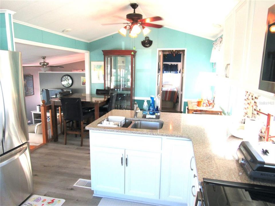 На продажу: $140,000 (1 спален, 1 ванн, 640 Квадратных фут)