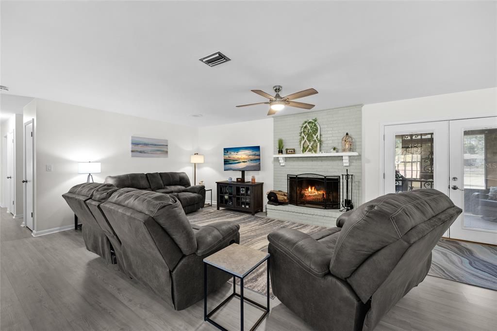 For Sale: $340,000 (3 beds, 2 baths, 2304 Square Feet)