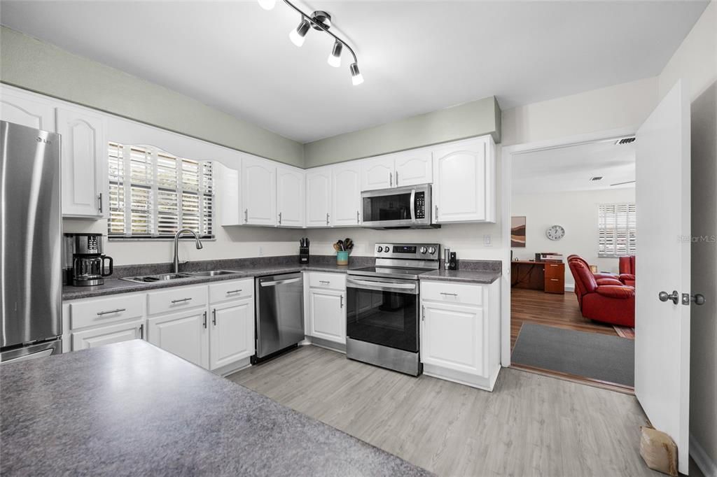 For Sale: $340,000 (3 beds, 2 baths, 2304 Square Feet)