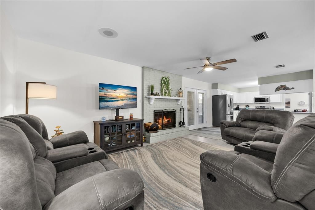 For Sale: $340,000 (3 beds, 2 baths, 2304 Square Feet)