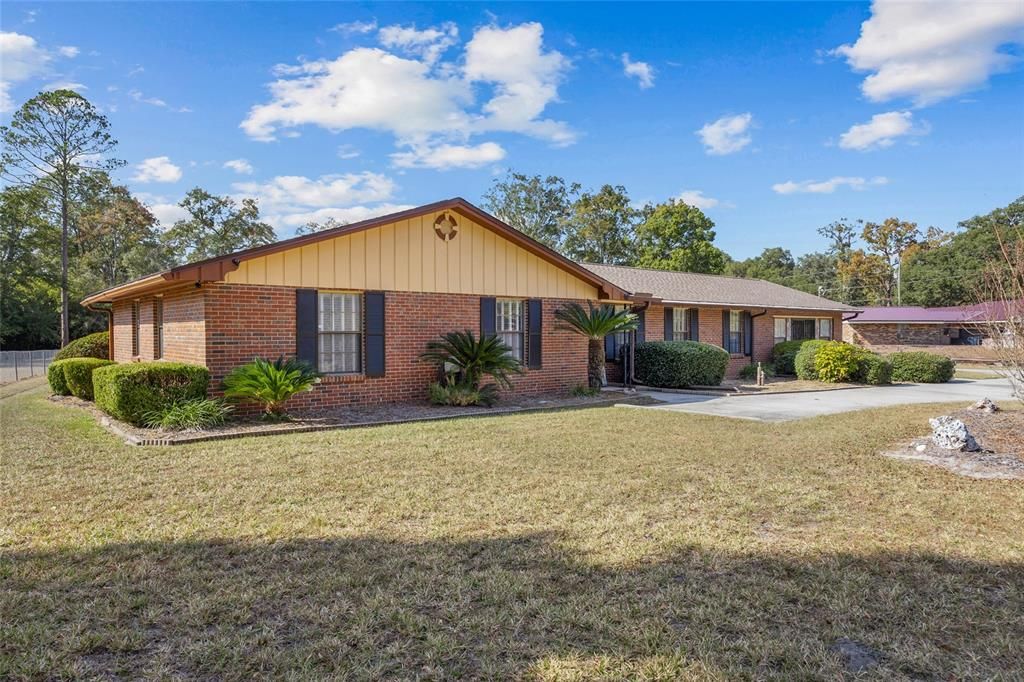 For Sale: $340,000 (3 beds, 2 baths, 2304 Square Feet)