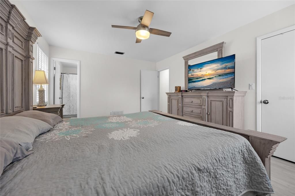 For Sale: $340,000 (3 beds, 2 baths, 2304 Square Feet)