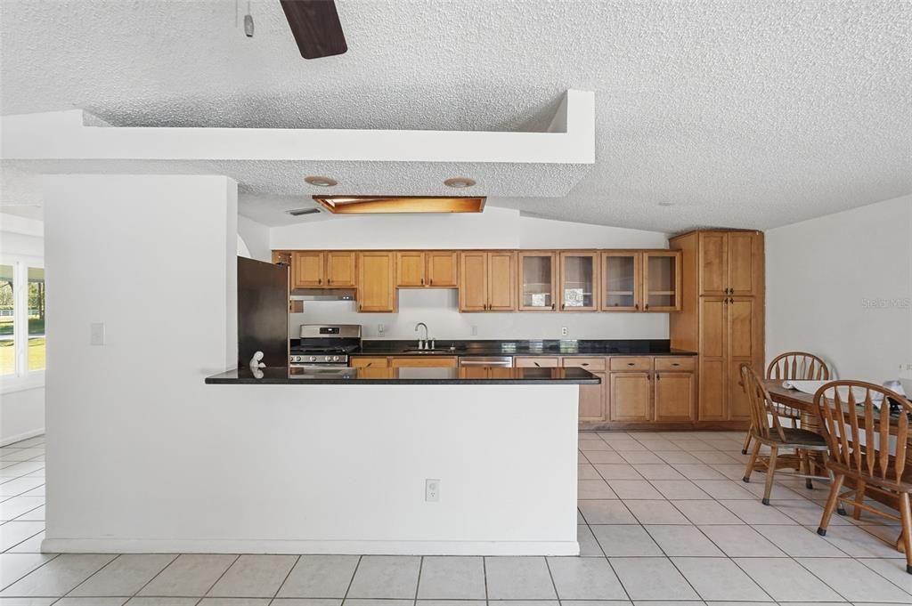 待售: $505,000 (3 贝兹, 2 浴室, 2185 平方英尺)