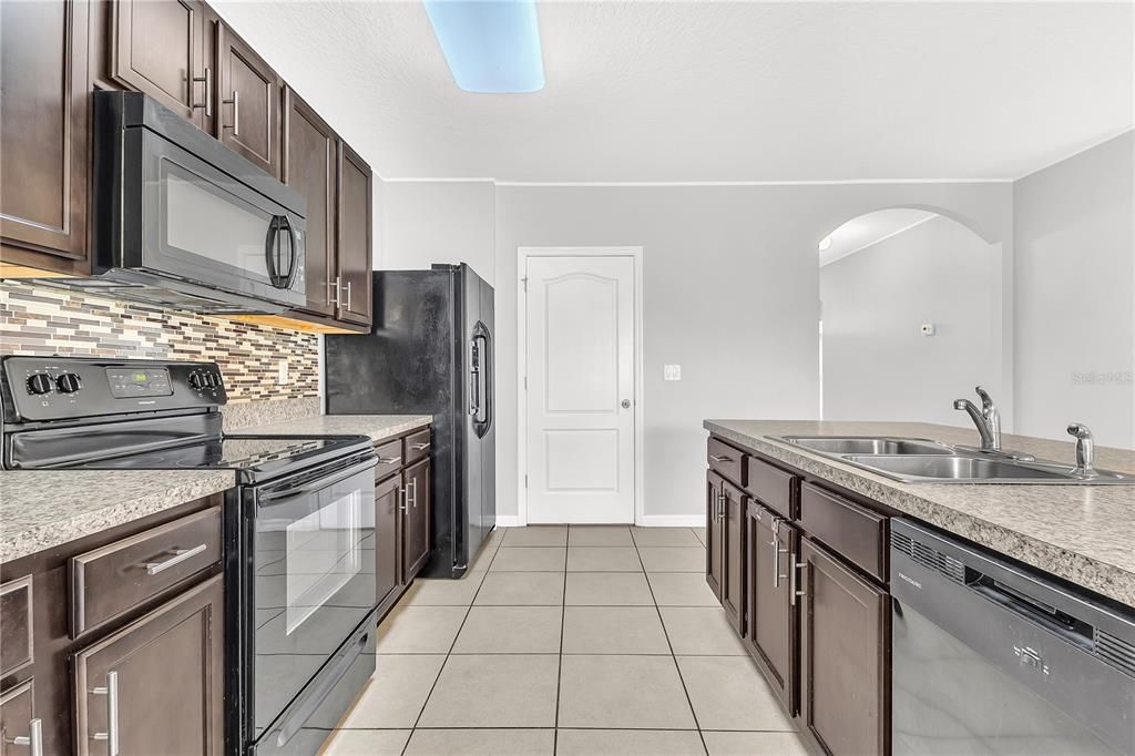 For Sale: $287,000 (3 beds, 2 baths, 1769 Square Feet)