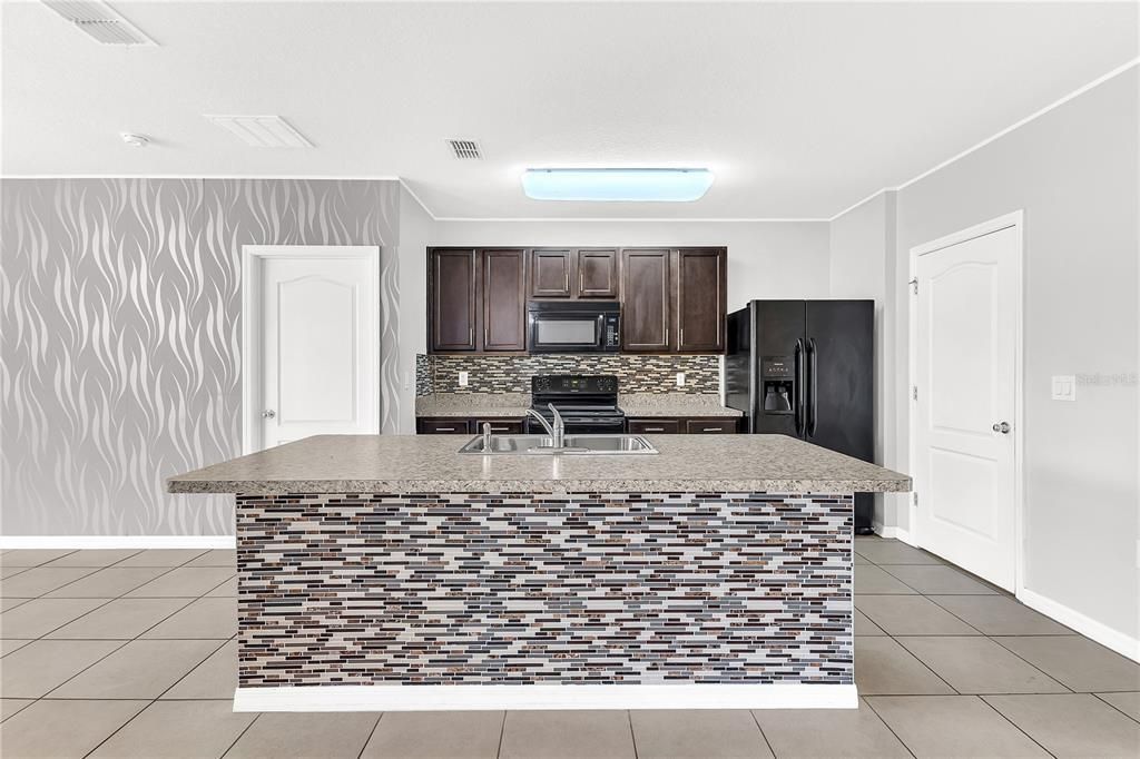 For Sale: $287,000 (3 beds, 2 baths, 1769 Square Feet)