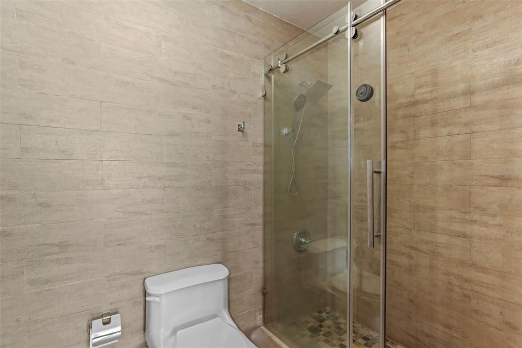 For Rent: $4,900 (3 beds, 2 baths, 1800 Square Feet)