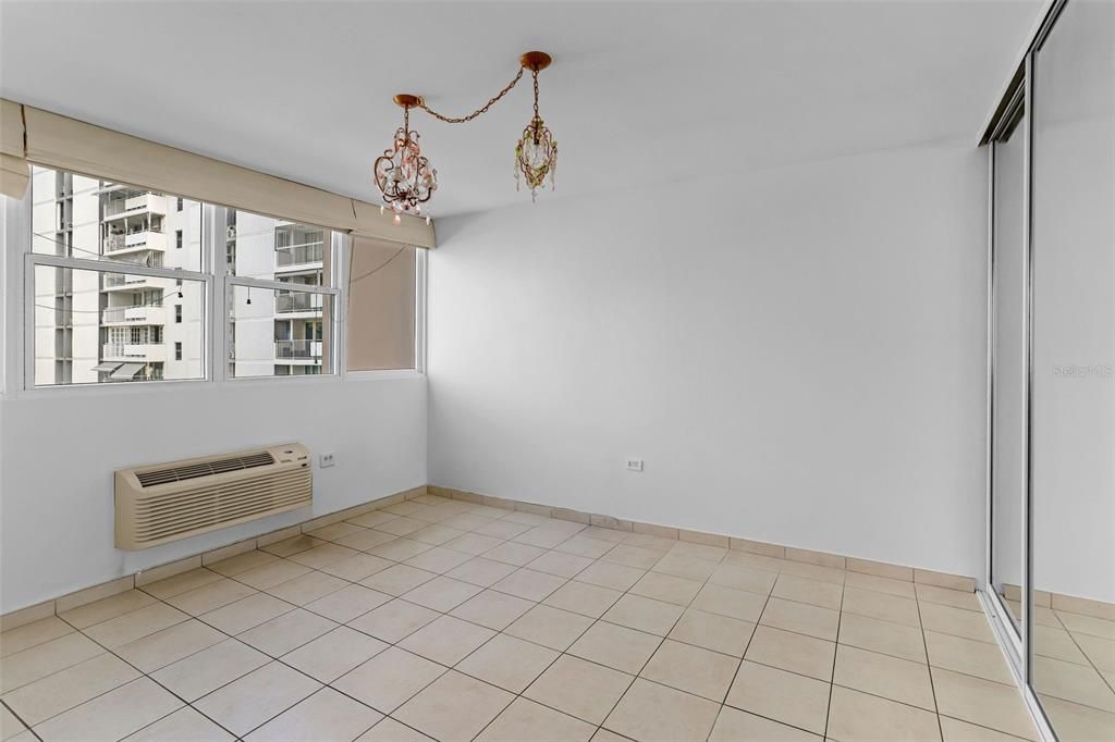 For Rent: $4,900 (3 beds, 2 baths, 1800 Square Feet)