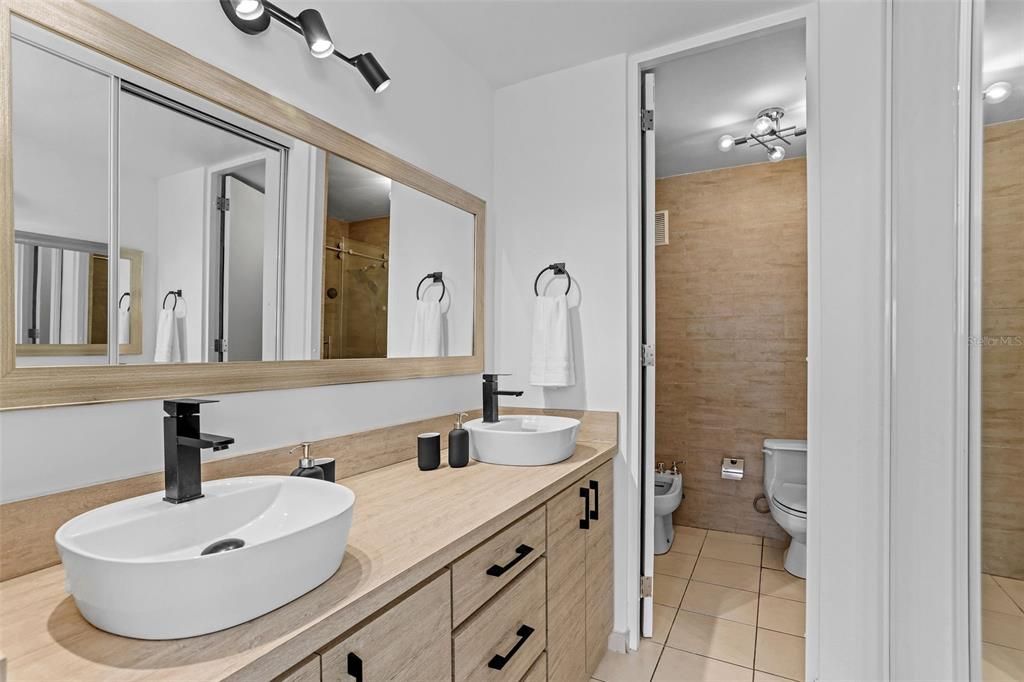 For Rent: $4,900 (3 beds, 2 baths, 1800 Square Feet)