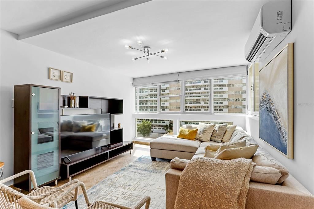 For Rent: $4,900 (3 beds, 2 baths, 1800 Square Feet)