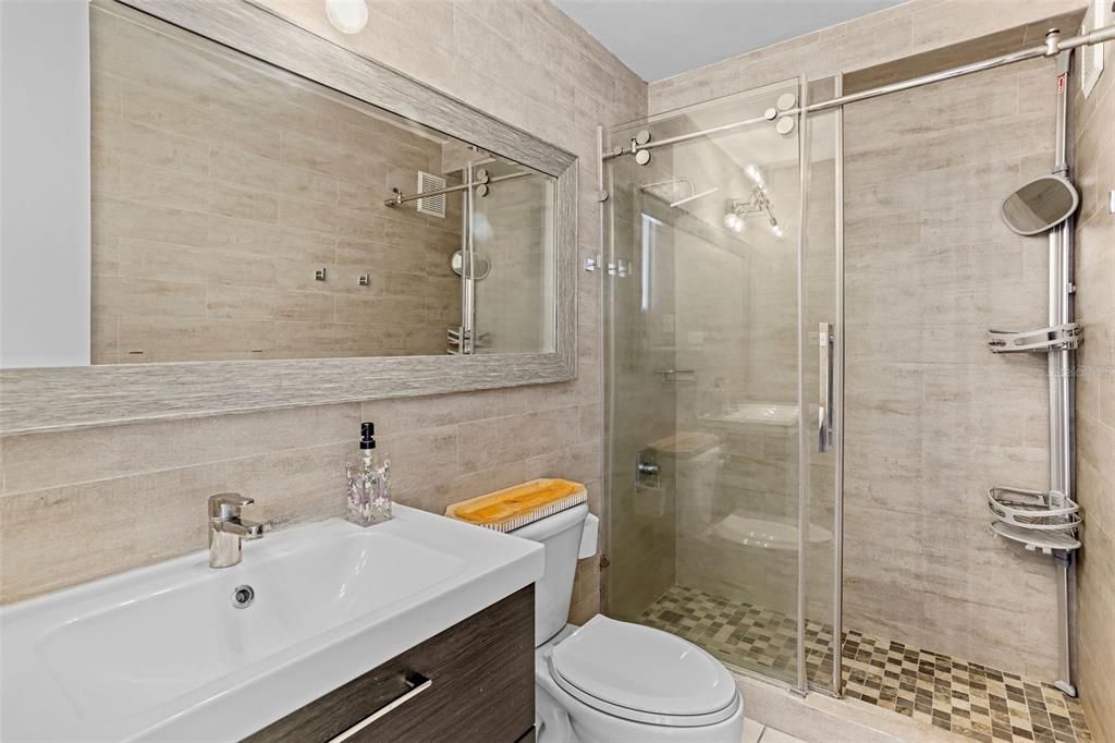 For Rent: $4,900 (3 beds, 2 baths, 1800 Square Feet)