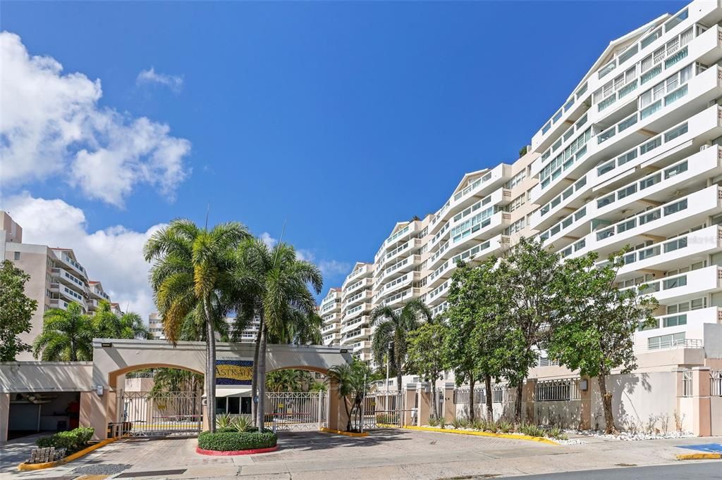 For Rent: $4,900 (3 beds, 2 baths, 1800 Square Feet)