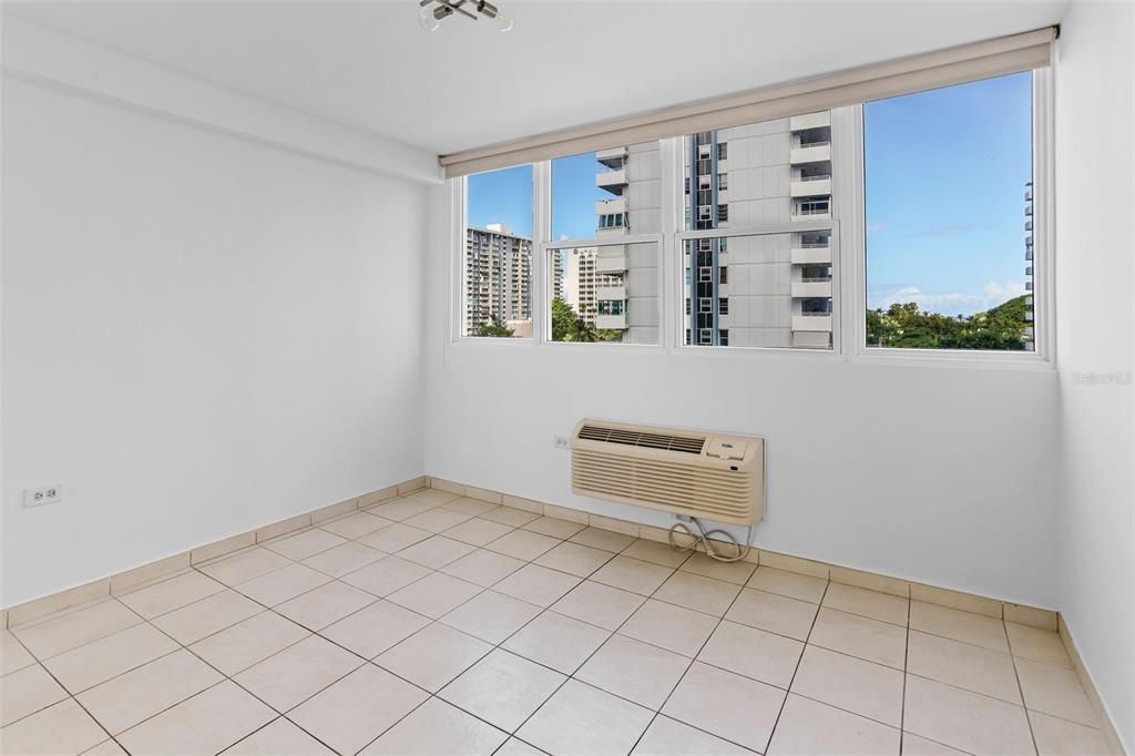 For Rent: $4,900 (3 beds, 2 baths, 1800 Square Feet)