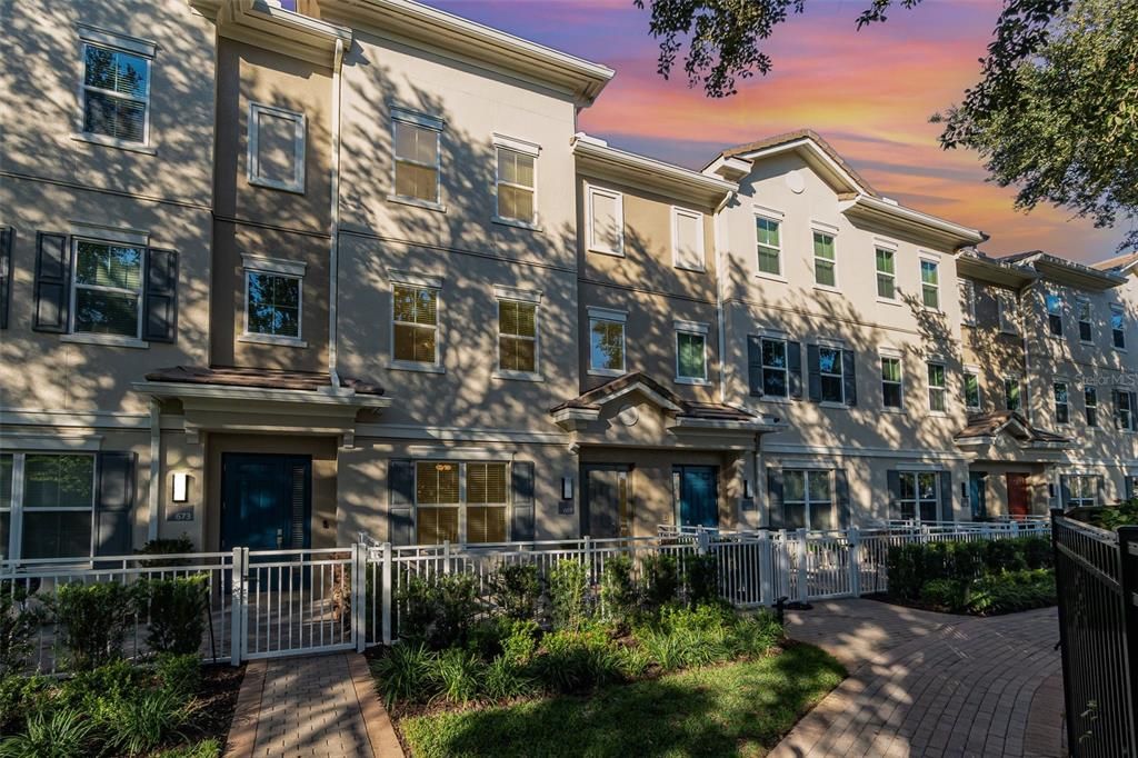 待售: $425,000 (3 贝兹, 3 浴室, 1989 平方英尺)