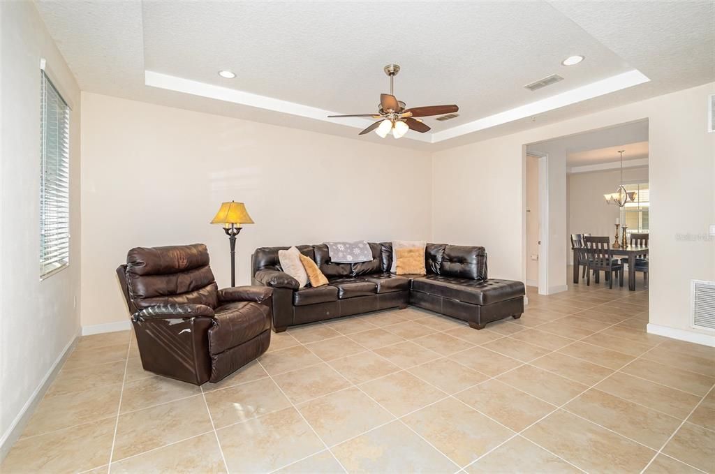 待售: $425,000 (3 贝兹, 3 浴室, 1989 平方英尺)